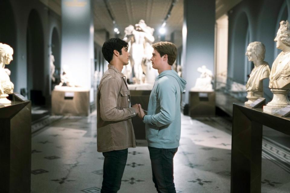 RED, WHITE & ROYAL BLUE, from left: Taylor Zakhar Perez, Nicholas Galitzine, 2023. ph: Jonathan Prime / © Amazon Studios / courtesy Everett Collection