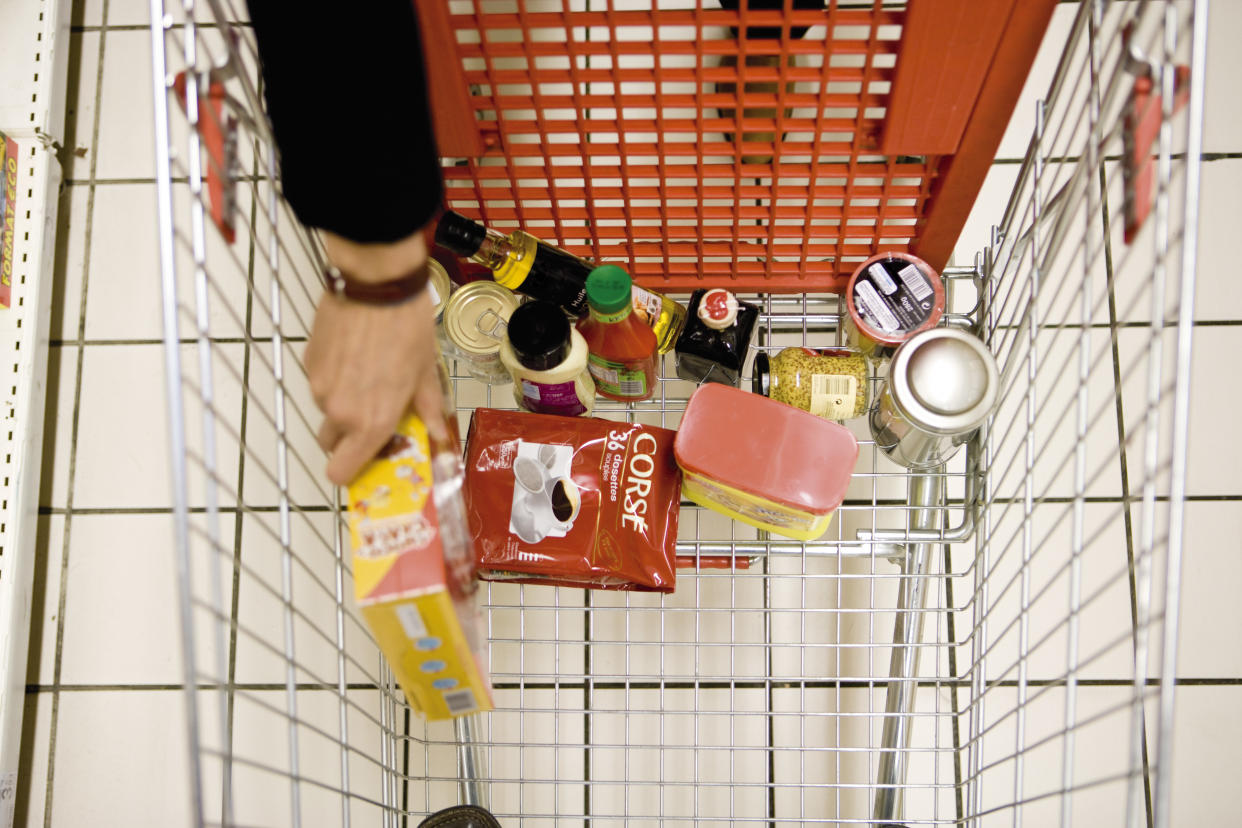 Im Supermarkt sollte auf alle Fälle immer ein Einkaufswagen genutzt werden, ganz gleich, wie wenige Sachen man kaufen möchte. (Symbolbild: Getty Images)