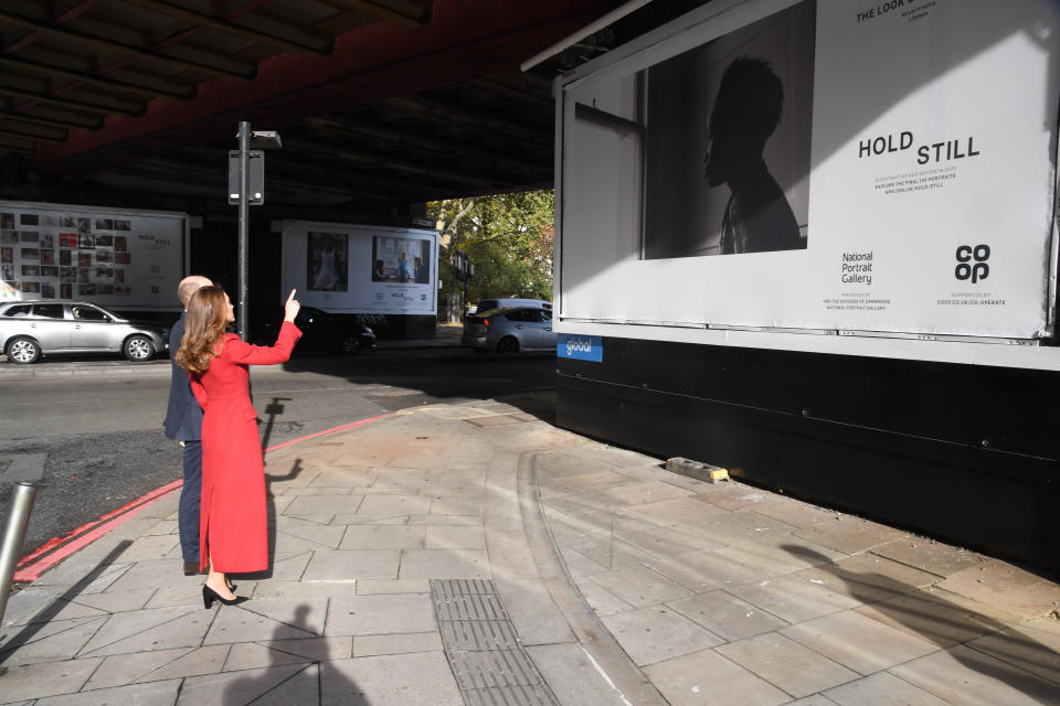 LONDON, ENGLAND - OCTOBER 20: Prince William, Duke of Cambridge and Catherine, Duchess of Cambridge visit the launch of the Hold Still campaign at Waterloo Station on October 20, 2020 in London, England. (Photo by Jeremy Selwyn - WPA Pool/Getty Images)