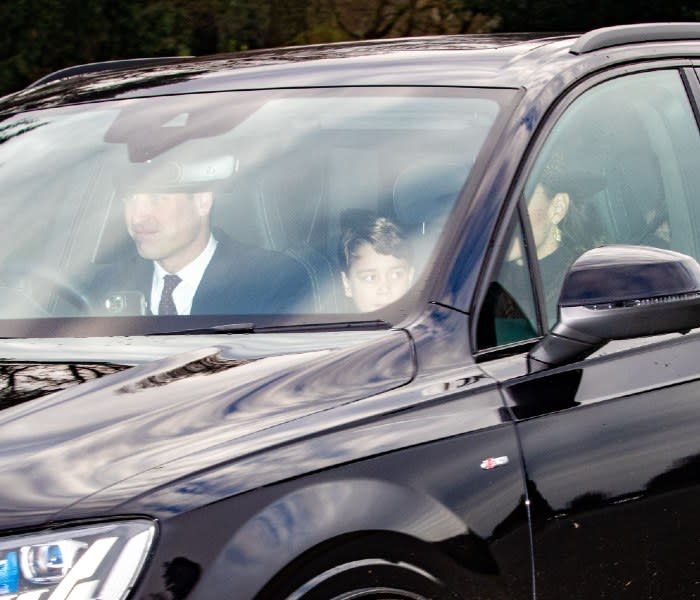 William, Kate y los niños salen de Sandringham