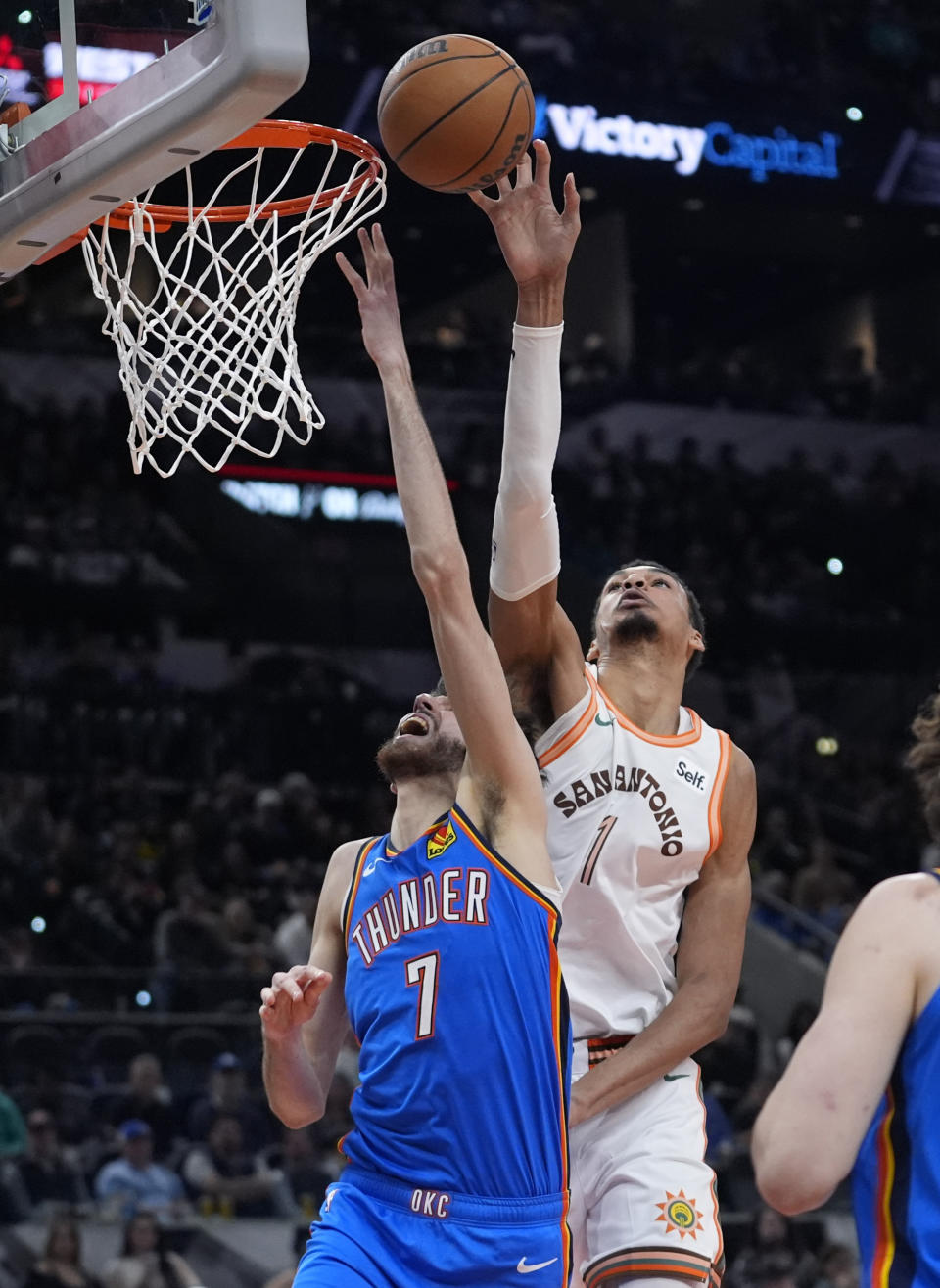 Gilgeous-Alexander helps Thunder overcome Wembanyama, Spurs, to win 4th ...