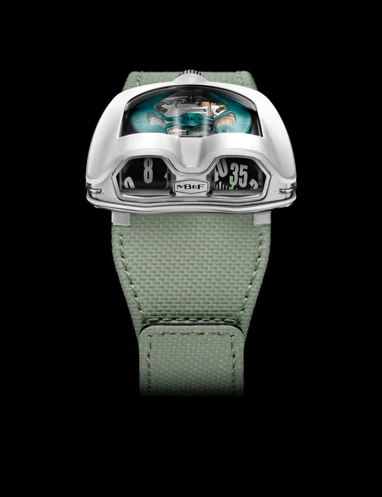 MB&F HM8 Mark2腕錶，使用獨特 CarbonMacrolon材料，限量33只，266萬元。品牌提供