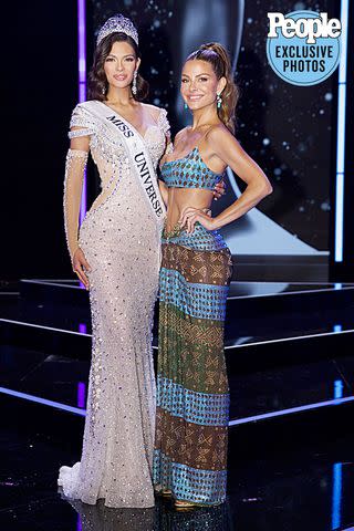 <p>@LucioAndreozzi</p> Maria Menounos with Miss Universe