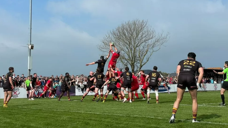 Jersey Reds team winning a lineout