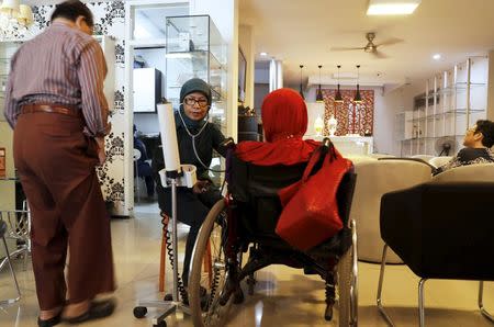 A paramedic checks the blood pressure of patients at SS Diabetes Care clinic in Jakarta, Indonesia, April 22, 2016. REUTERS/Beawiharta