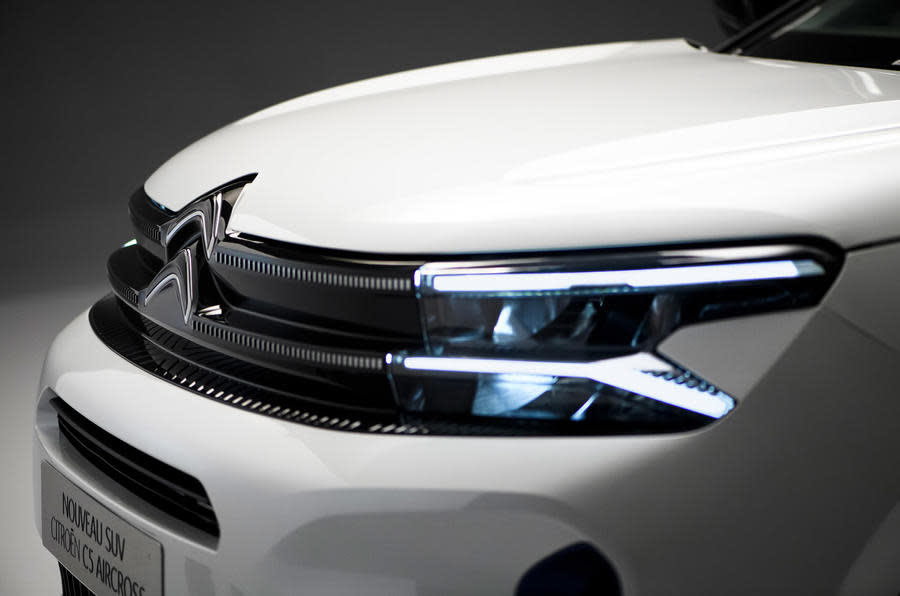 90-citroen-c5-aircross-2022-facelift-official-images-studio-headlights.jpeg