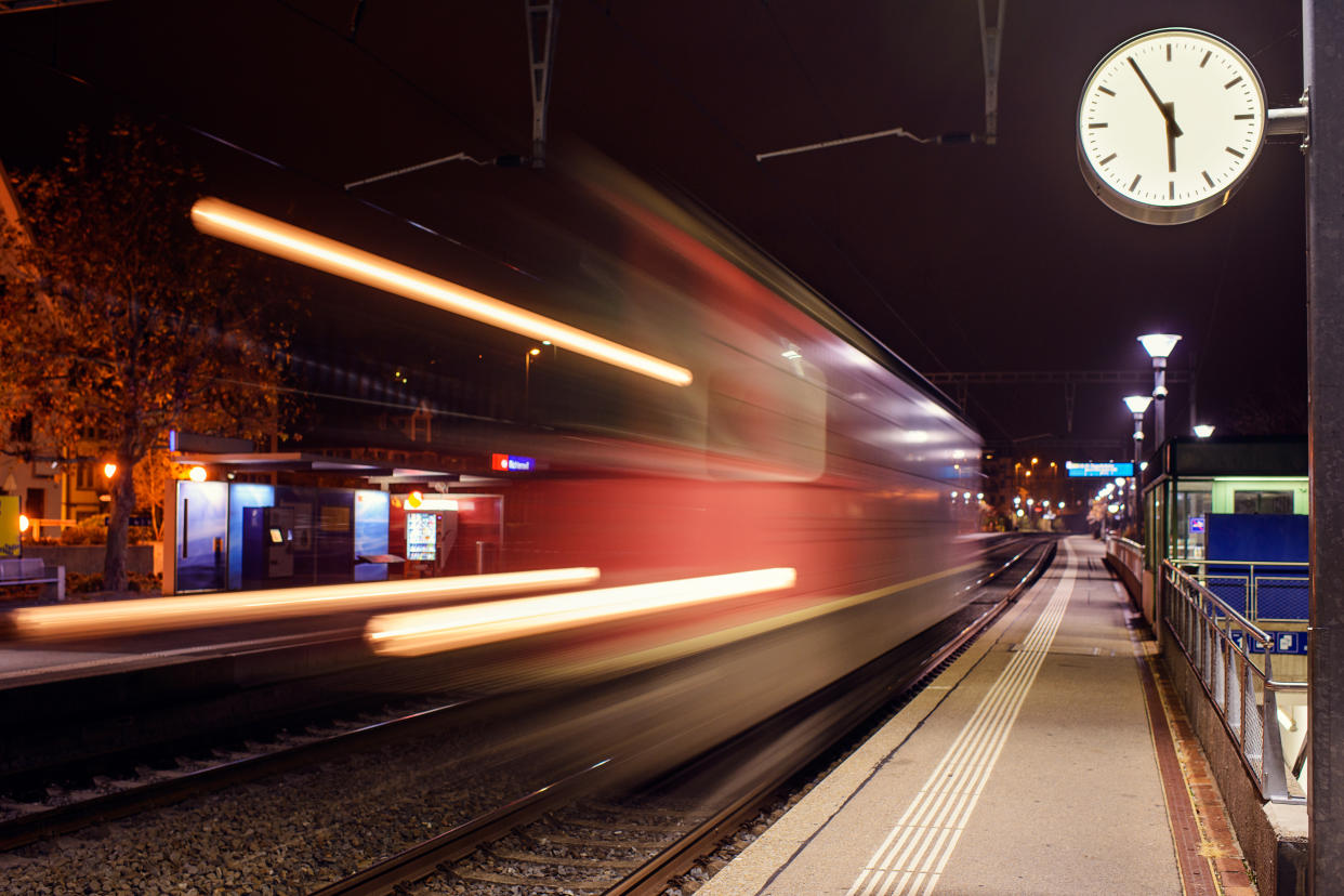 Auf dem Bahnsteig ist man eher den Anblick von Zügen gewohnt. (Symbolbild: Getty)