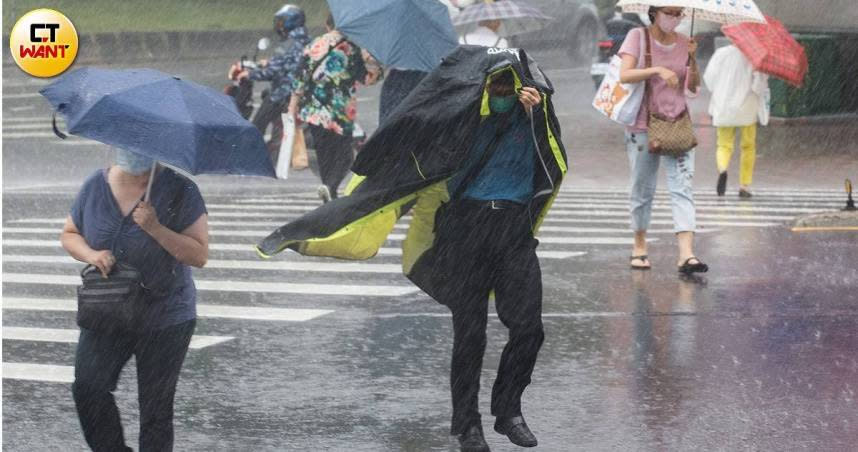 「璨樹」颱風逐漸逼近台灣。（示意圖／黃威彬攝影）