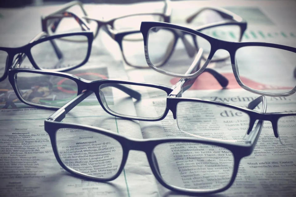 <strong>現在許多民眾還是偏好帶普通眼鏡，可以調節視線的功能款眼鏡較不流行。（示意圖／取自pixabay）</strong>
