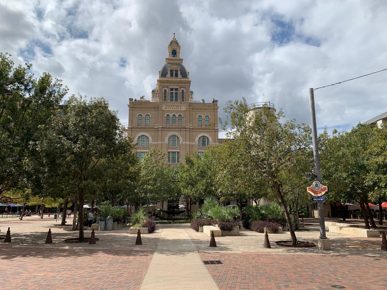 The centerpiece of the Pearl District in San Antonio is a luxury hotel with several attendant restaurants located in the renovated Pearl Brewery, also once known as the home to the San Antonio Brewing Association. Around a leafy plaza find a food market, bookstore, condos, music venue, amphitheater and more eateries, including one associated with the Culinary Institute of America.