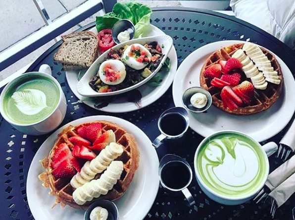 Urth Cafe offers a wide range of organic, vegan and gluten free dishes, making it a popular choice with many celebs. Source: Instagram