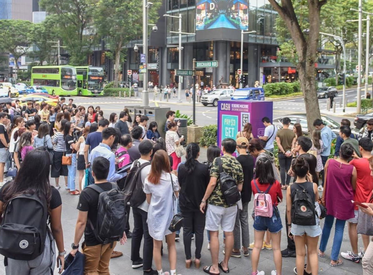 Crowd at cash giveaway publicity event in Orchard Road on 27 February 2018. (PHOTO: 3DollarBaller/Instagram)