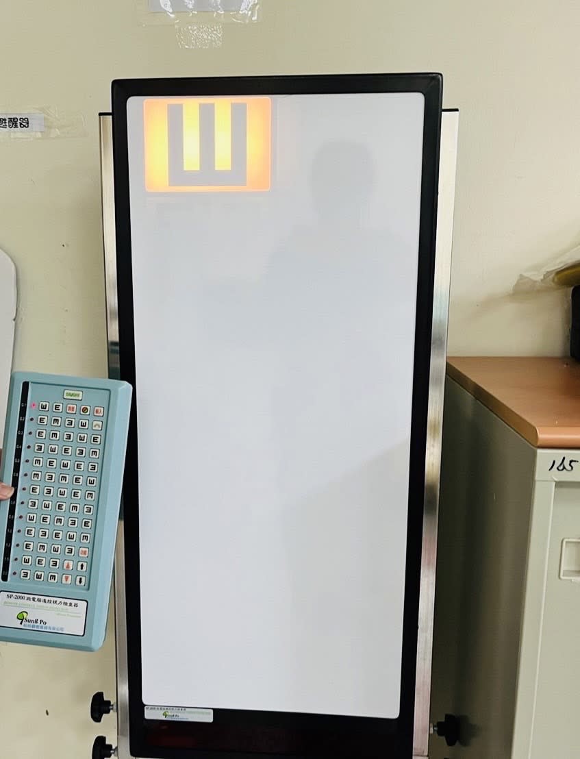今年教育局補助大竹國小購置了微電腦液晶視力檢查儀。圖：教育局提供