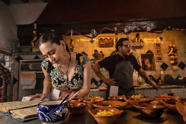 <p>Ventanarosa Productions</p> Mariana Treviño and Andrés Almeida in 'El Sabor de la Navidad'