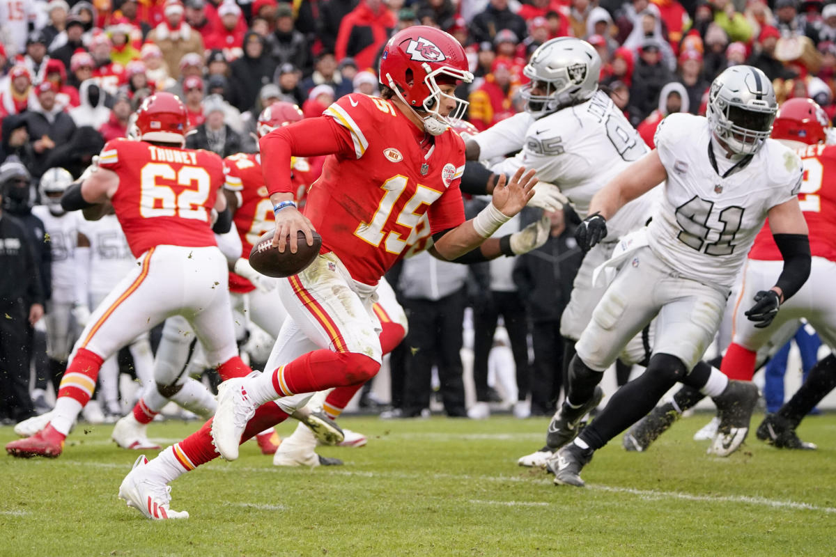 NFL legend critical of Chiefs' performance in loss to Raiders