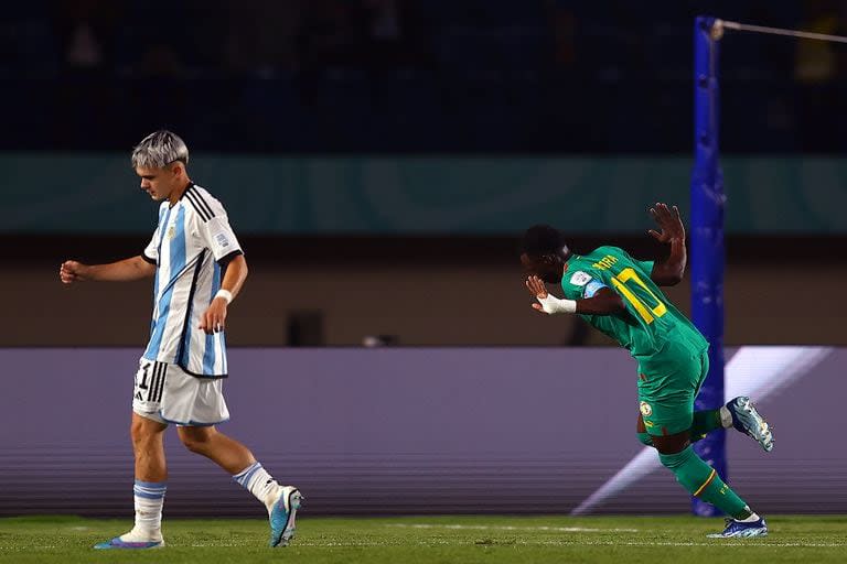 Amara Diouf sale a festejar su primer tanto en la victoria de Senegal ante Argentina