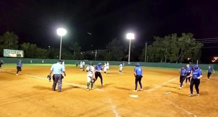 Late-inning grand slam helps lift Ida Baker past Fort Myers in softball district semis