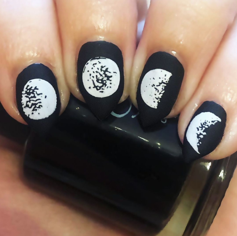 <p>@snowwhitequ33nnails</p><p>Lunar or lunula? We give this look from <a href="https://www.instagram.com/snowwhitequ33nnails/" rel="nofollow noopener" target="_blank" data-ylk="slk:@snowwhitequ33nnails;elm:context_link;itc:0;sec:content-canvas" class="link ">@snowwhitequ33nnails</a> two thumbs up!</p>