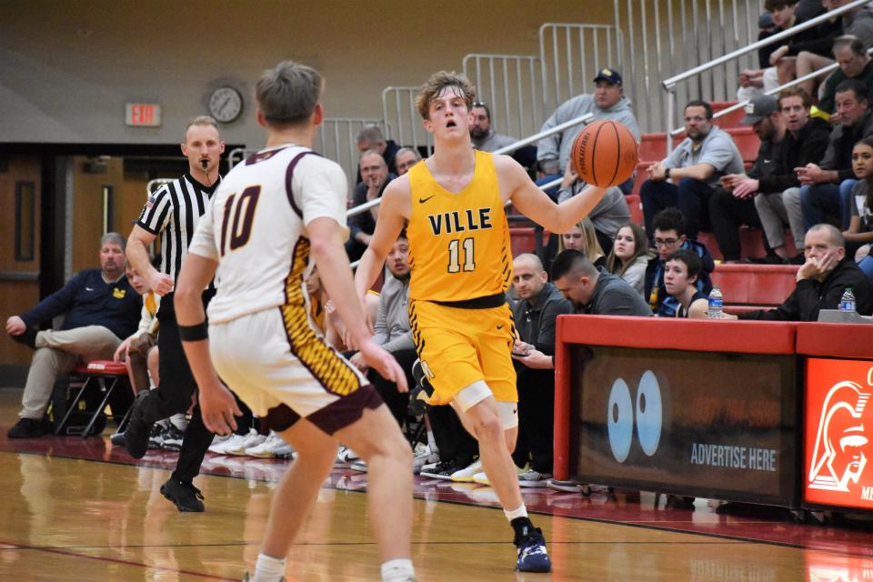 Mooresville's Wesley Reeves (11) advances the ball up the floor during the Pioneers' sectional matchup with Bloomington North on Feb. 28, 2023.