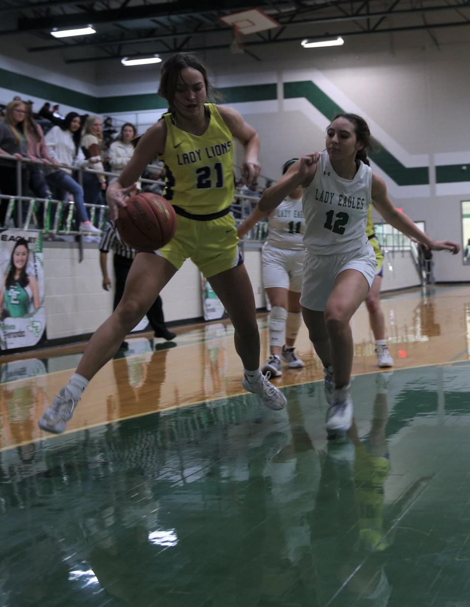 Ozona High School's Raelee Garza (21) and Eldorado's Logan Prater (12) battle for control of the ball during the fourth quarter of a District 7-2A girls basketball game Tuesday, Jan. 25, 2022, in Eldorado.