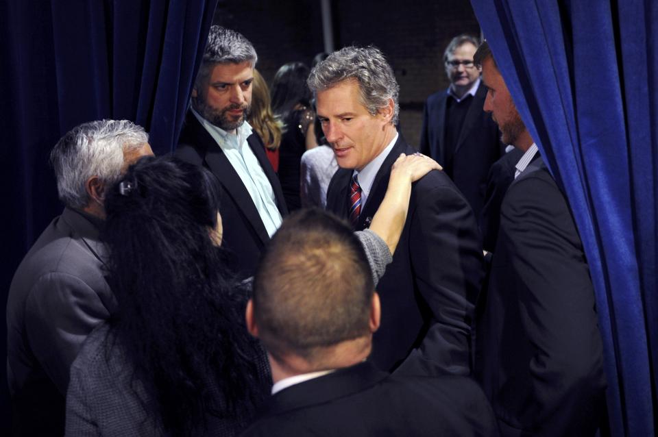 Scott Brown greets supporters after conceding in his midterm election, Nov. 4, 2014. (Gretchen Ertl/Reuters)