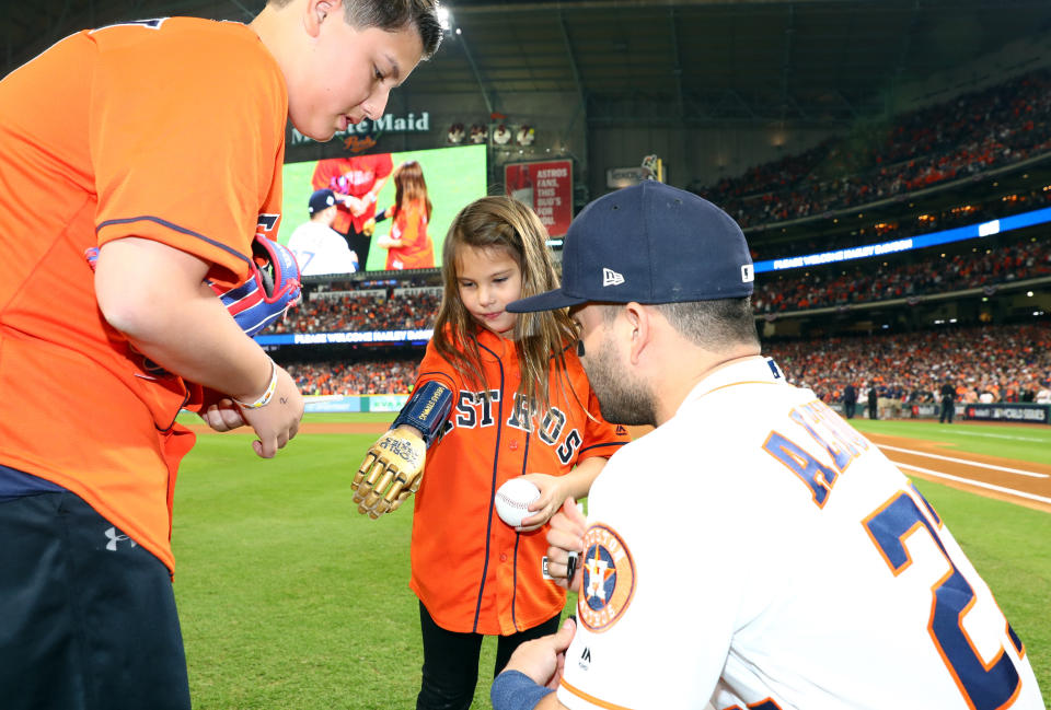 Dawson&nbsp;uses a special 3D-printed robotic hand, which gives her the ability to do things like grasp and throw a ball. (Photo: Alex Trautwig via Getty Images)