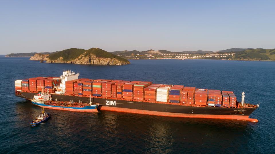 Photo of a ship belonging to the container shipping company Zim