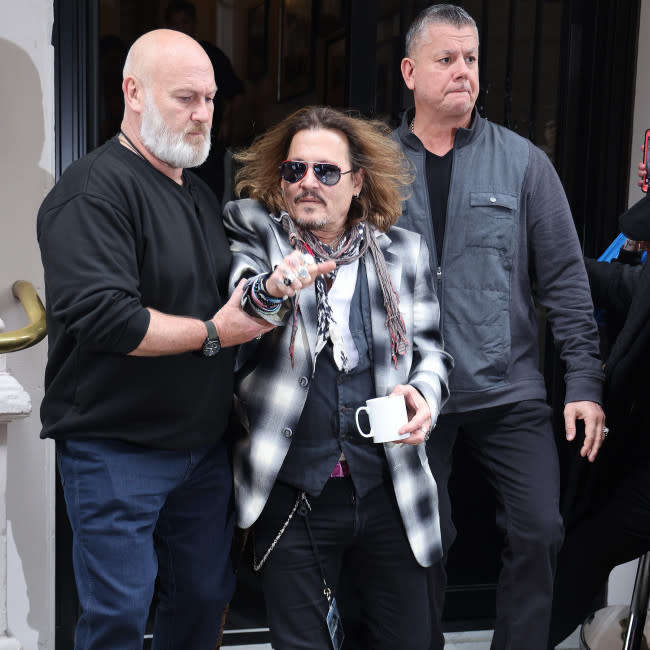 Johnny Depp ya no sale con su ex abogada Joelle Rich credit:Bang Showbiz