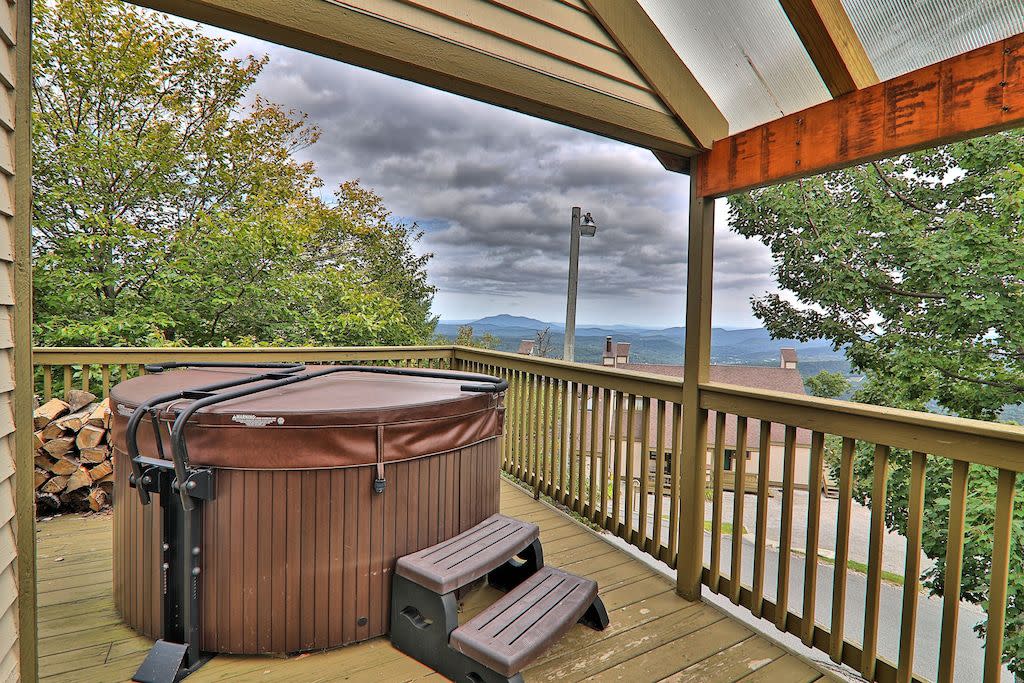 4-Bedroom Trailside Townhome with Private Hot Tub