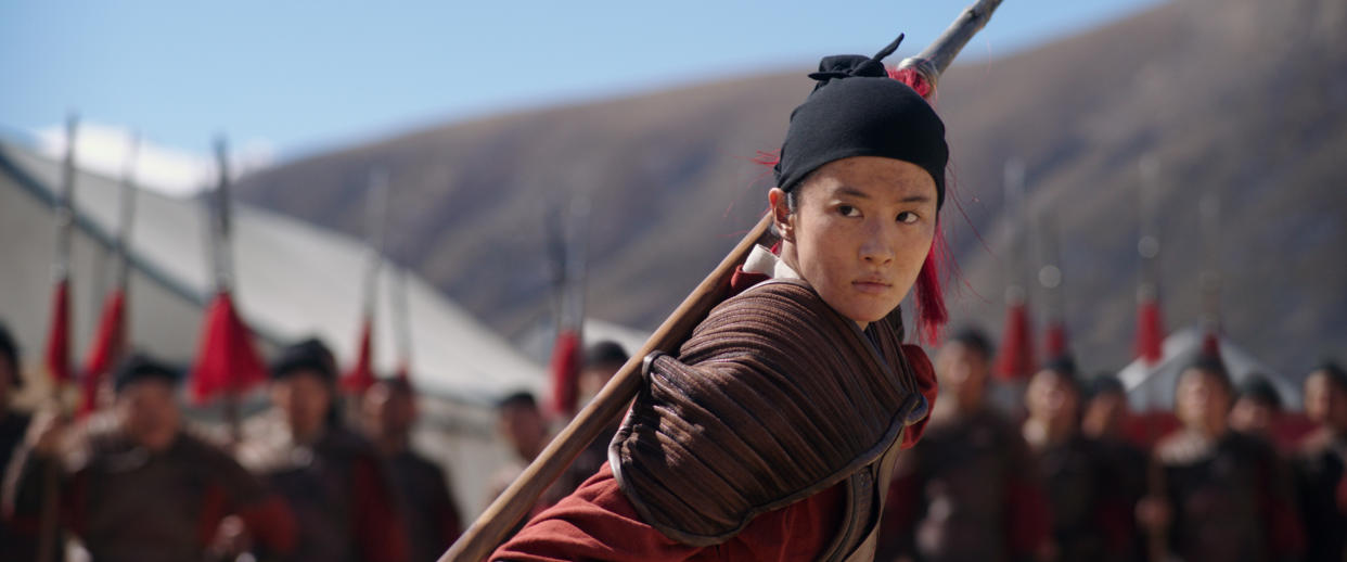 Mulan disguises herself as male soldier Hua Jun in the live action 'Mulan' (Photo: Disney Enterprises Inc.)