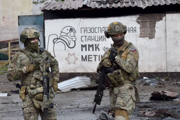 Russian servicemen in the Ukrainian port city of Mariupol (Photo: OLGA MALTSEVA via Getty Images)
