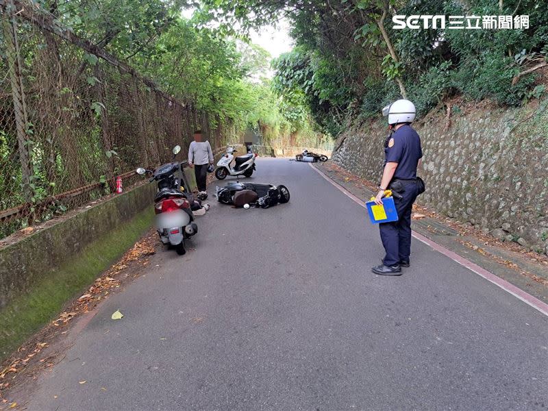 警方到場釐清車禍原因。（圖／翻攝畫面）