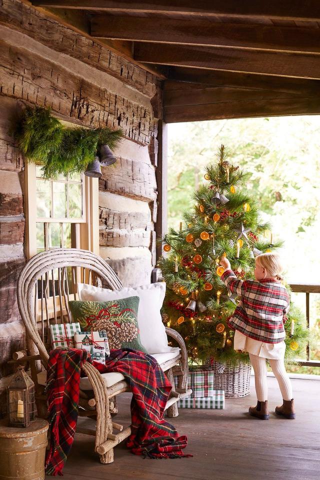 Preppy & Plaid Christmas Tree: Traditional Festive Decor