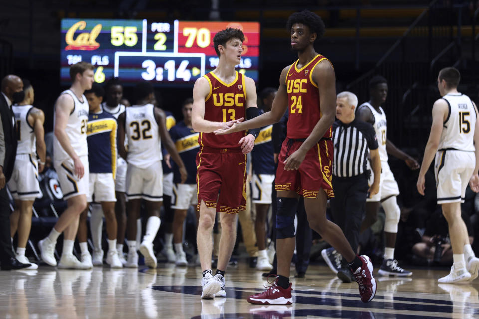 Southern California guard Drew Peterson (13) is congratulated by Joshua Morgan (24) after a timeout during the second half of the team's NCAA college basketball game against California in Berkeley, Calif., Thursday, Jan. 6, 2022. (AP Photo/Jed Jacobsohn)