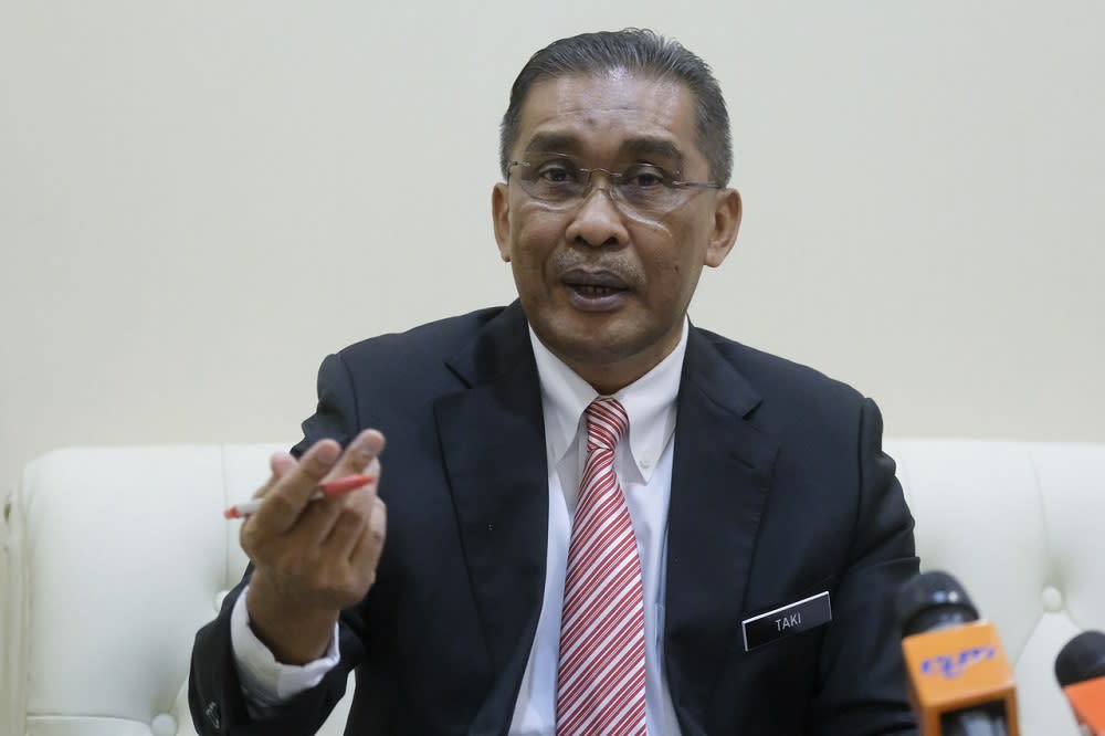 Datuk Takiyuddin Hassan, the minister in charge of law and Parliamentary affairs, said that Penang's anti party-hopping law will not be effective as it is against the Federal Constitution. — Bernama pic