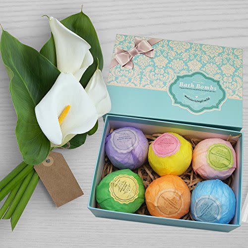 10) Bath Bomb Gift Set