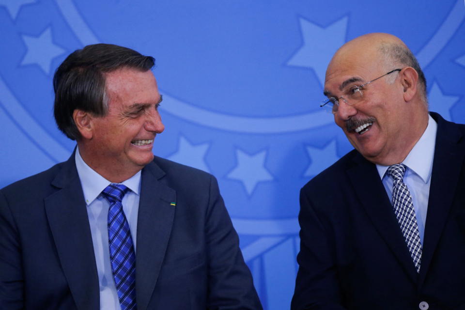 O presidente Jair Bolsonaro (PL) e o então ministro da Educação, Milton Ribeiro em foto tirada durante cerimônia no Palácio do Planalto em 4 de fevereiro de 20211 (Foto: REUTERS/Adriano Machado)