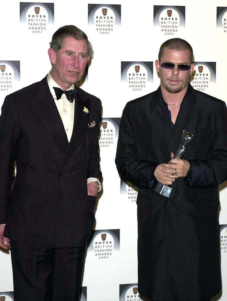 También fue uno del los triunfadores de los Rover British Fashion Awards 2001, una entrega de premios donde compartió protagonismo con el príncipe Carlos. (Foto: UK Press / Getty Images)