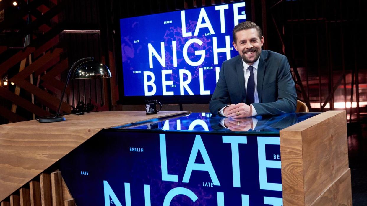 Politik statt Show: ProSieben-Entertainer Klaas Heufer-Umlauf hat in seiner Sendung «Late Night Berlin» Kinderreporter auf die Kanzlerkandidaten Laschet und Scholz angesetzt.