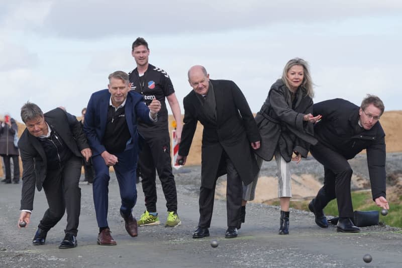 (L-R) German Vice-Chancellor and Federal Minister for Economic Affairs and Climate Protection Robert Habeck, CEO of Northvolt Peter Carlsson, 1st Chairman of the Heid - Ruesdoerp bowling club Christoph Vogler, German Chancellor Olaf Scholz, Swedish Ambassador to Germany Veronika Wand-Danielsson and Minister President of Schleswig-Holstein Daniel Guenther bowling on the construction site of the Northvolt factory, which will produce battery cells for electric cars from 2026. Marcus Brandt/dpa