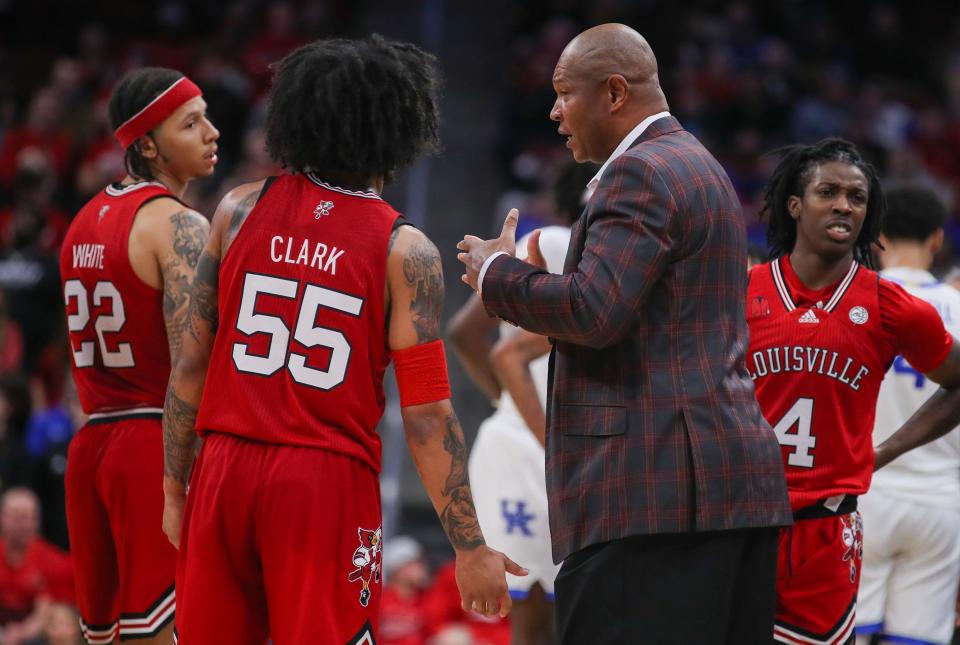 Louisville’s Kenny Payne talks with his players in the second half. The Wildcats won 95-76 at the KFC Yum! Center on Thursday, December 21, 2023