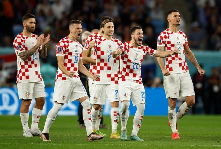 Foto del lunes de los futbolistas de Croacia durante la definición por penales ante Japón