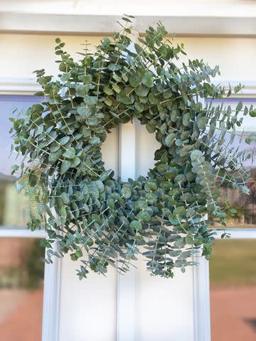 <p><a href="https://www.etsy.com/listing/873168715/real-eucalyptus-baby-blue-wreath" data-component="link" data-source="inlineLink" data-type="externalLink" data-ordinal="1" rel="nofollow">Etsy</a></p>