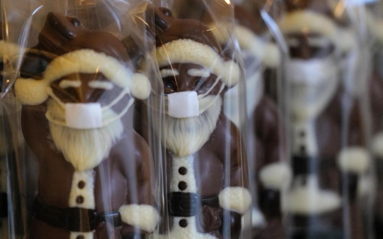 Handmade chocolate Santa Clauses with face masks are seen at pastry shop "Condit" as the spread of the coronavirus disease (COVID-19) continues in Frankfurt, Germany, November 23, 2020. REUTERS/Kai Pfaffenbach - KAI PFAFFENBACH/REUTERS