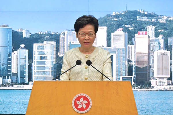 香港特首林鄭月娥等11名官員遭美國列入制裁名單，目前香港政府發言人表示：「訂定港版國安法是為了全面貫徹一國兩制、港人治港及高度自治的方針。   圖：翻攝自香港政府網