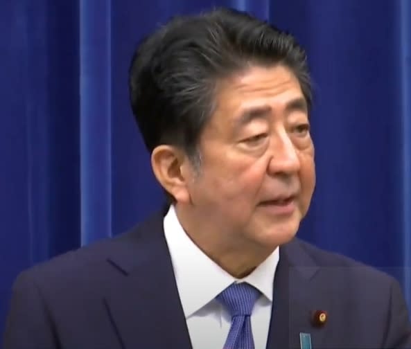 安倍晉三首相於28日舉行新聞發布會，並宣布打算辭職。(翻攝記者會直播畫面)