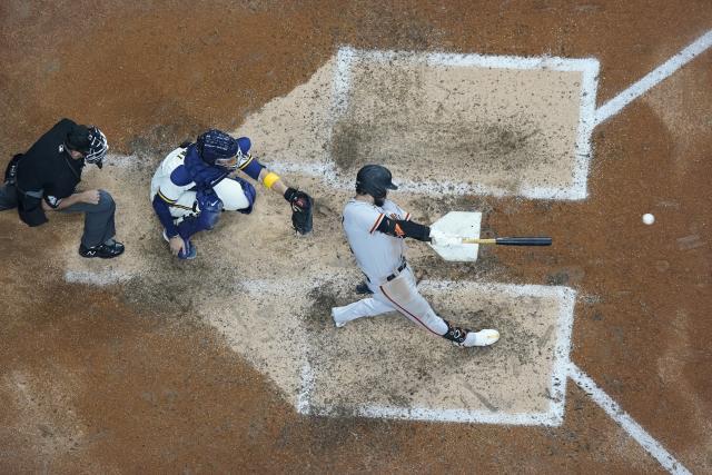 González hits 1st MLB HR, Giants beat Brews to wrap up trip