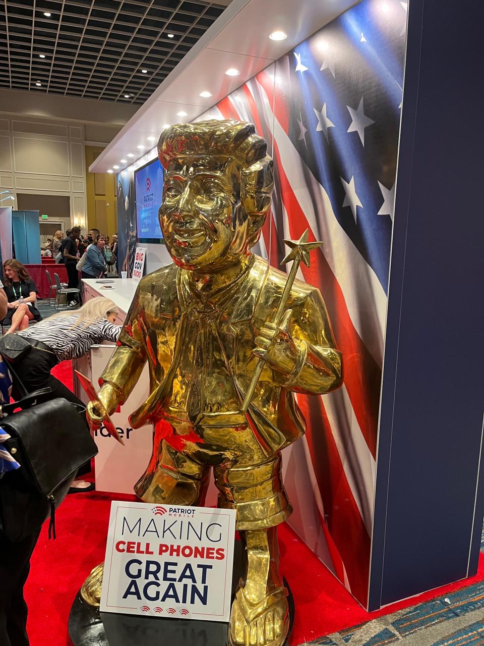 Golden Trump statue.