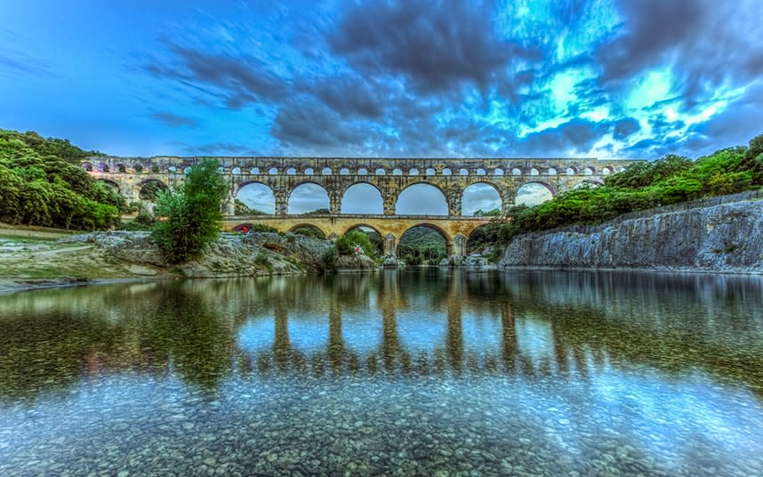 Pont du Gard, the world's biggest Roman aqueduct - GoranQ