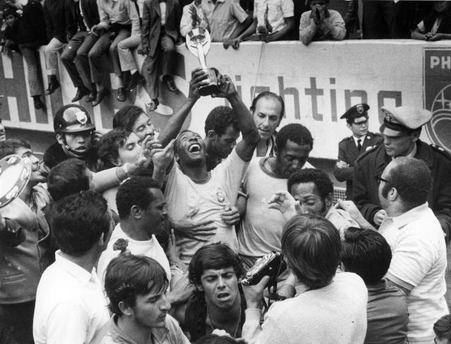 (GERMANY OUT) 1970 FIFA World Cup in Mexico Pele (Edson Arantes do Nascimento) 1940 - Brazilian football player, 1994 Minister of Sports in Brazil - Celebrating Pele, surrounded by teammates, is raising the Jues Rimet Trophy after beating Italy in the final - June 1970 (Photo by Horstm&#xfc;ller/ullstein bild via Getty Images)